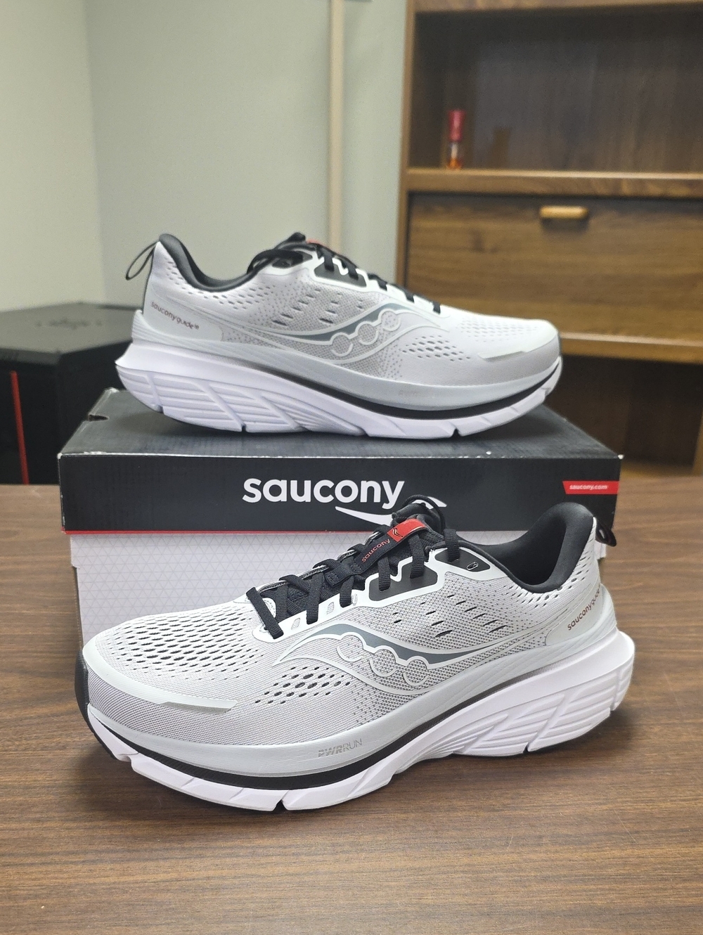 Saucony Guide 18 Cloud/Black S20998-160 Men's 11.5 New